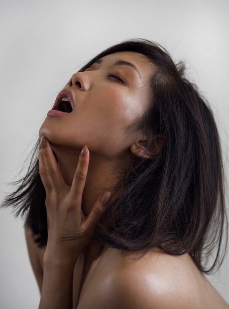 Foto di nudo di fuga di OnlyFans di Brenda Song