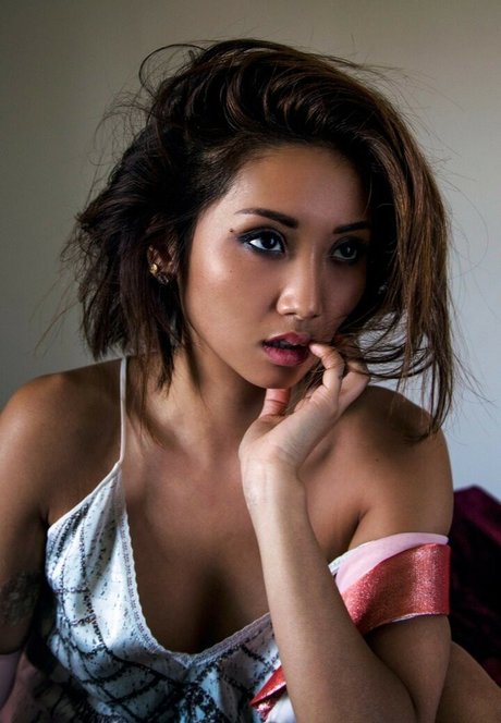 Foto di nudo di fuga di OnlyFans di Brenda Song