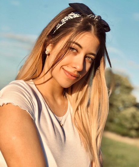 Foto di nudo di fuga di OnlyFans di Anah Elisa
