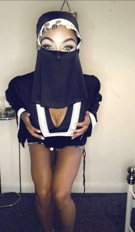 Foto di nudo di fuga di OnlyFans di Madison Khan