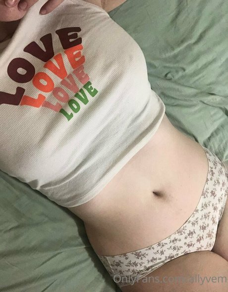 Foto di nudo di fuga di OnlyFans di Allyvem