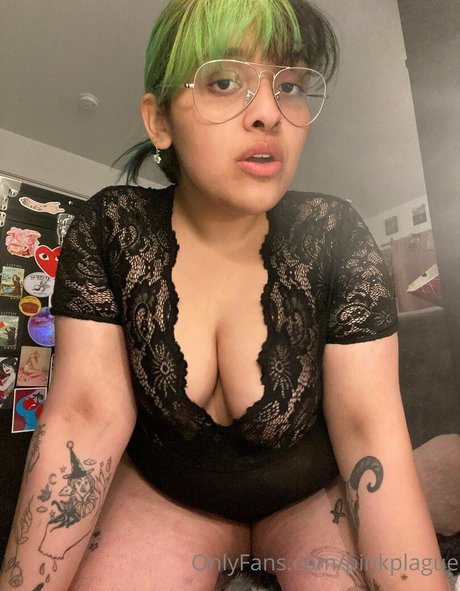 Foto di nudo di fuga di OnlyFans di Pinkplague