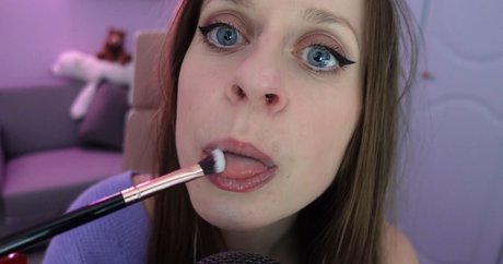 Foto di nudo di fuga di OnlyFans di Tea Time Tingles Asmr