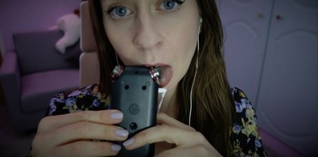 Foto di nudo di fuga di OnlyFans di Tea Time Tingles Asmr