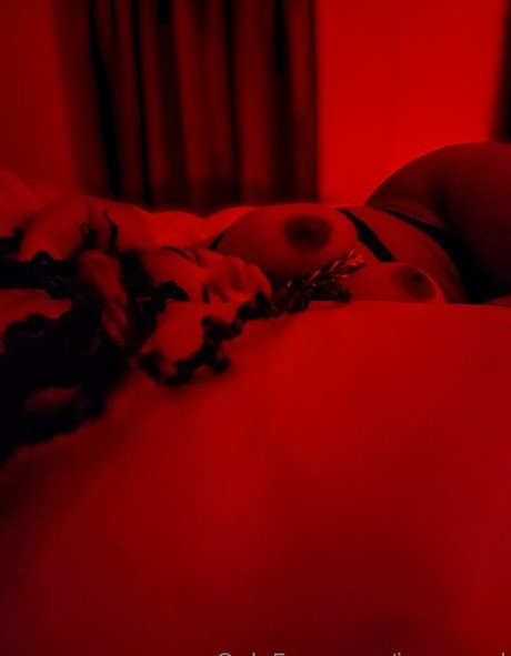 Foto di nudo di fuga di OnlyFans di Issareed