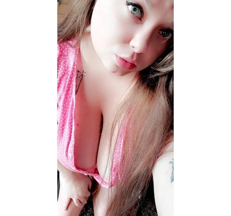 Foto di nudo di fuga di OnlyFans di Busty Ambz