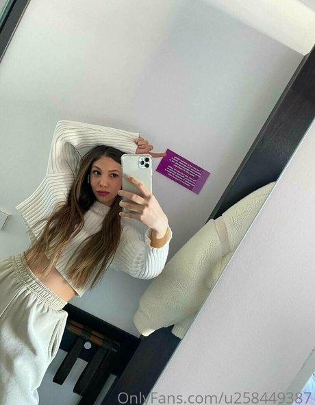 Foto di nudo di fuga di OnlyFans di Leonacorona