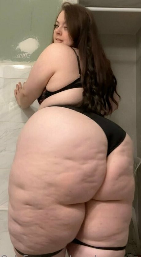 Foto di nudo di fuga di OnlyFans di Peacchyqueenn
