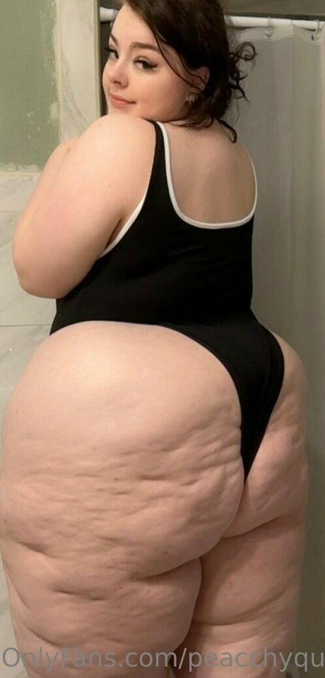 Foto di nudo di fuga di OnlyFans di Peacchyqueenn