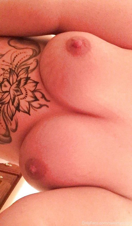 Foto di nudo di fuga di OnlyFans di Sweetarches