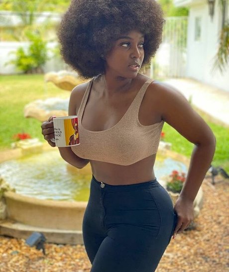 Foto di nudo di fuga di OnlyFans di Amara La Negra