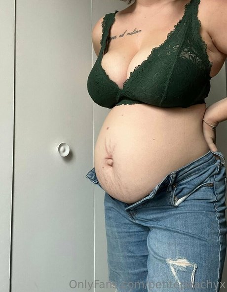 Foto di nudo di fuga di OnlyFans di Petitepeachyx