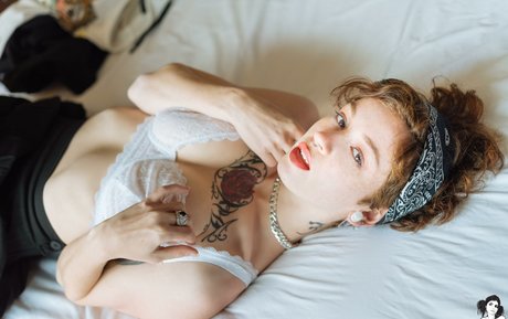 Foto di nudo di fuga di OnlyFans di Sathira