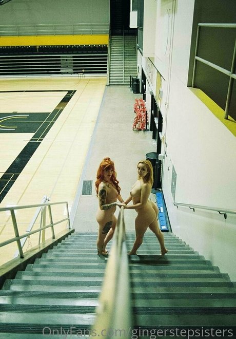 Foto di nudo di fuga di OnlyFans di Gingerstepsisters