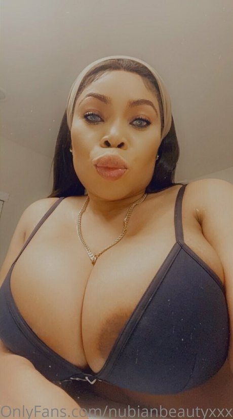 Foto di nudo di fuga di OnlyFans di Nubianbeautyxxx