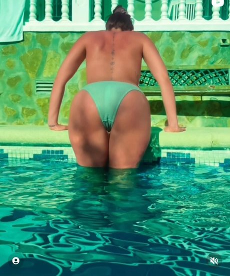 Lauren Boobs