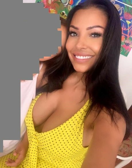 Foto di nudo di fuga di OnlyFans di Carolina Marconi