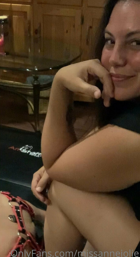 Foto di nudo di fuga di OnlyFans di Missannejolie