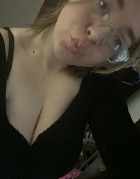 Foto di nudo di fuga di OnlyFans di Baddiealexaaa