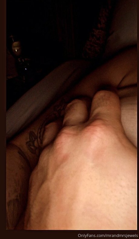 Foto di nudo di fuga di OnlyFans di Mrandmrsjewels