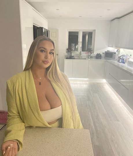 Foto di nudo di fuga di OnlyFans di Caitlinn G