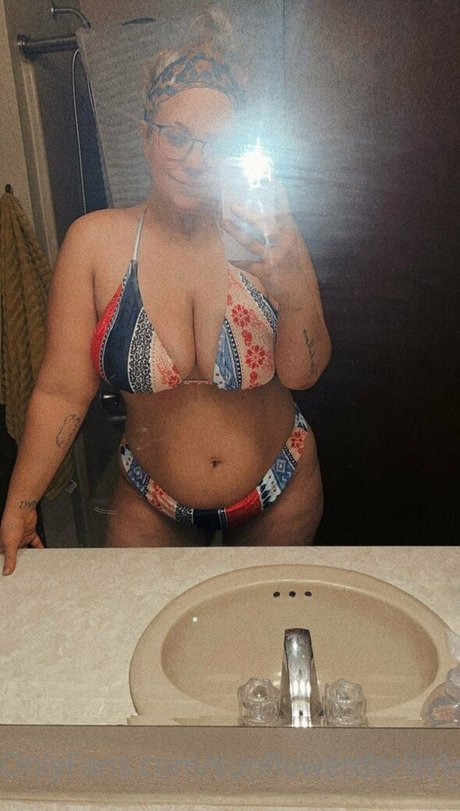 Foto di nudo di fuga di OnlyFans di Sunflowerdarlin14