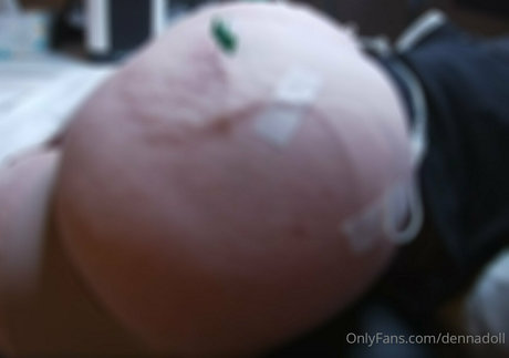 Foto di nudo di fuga di OnlyFans di Dennadoll