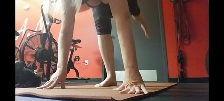 Nakedyoganakedyoga