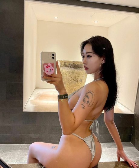 Foto di nudo di fuga di OnlyFans di Mingouo