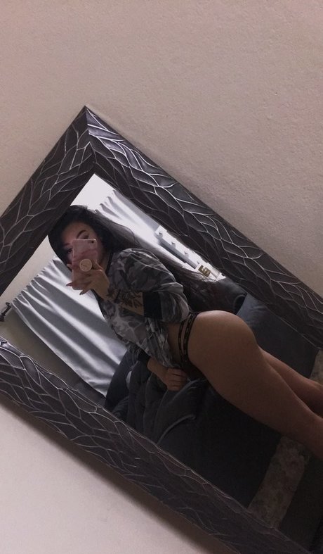 Foto di nudo di fuga di OnlyFans di Olivia Ichika