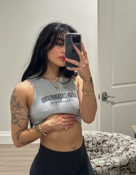 Foto di nudo di fuga di OnlyFans di Athena Aragon