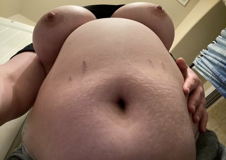 Foto di nudo di fuga di OnlyFans di Tummygrow