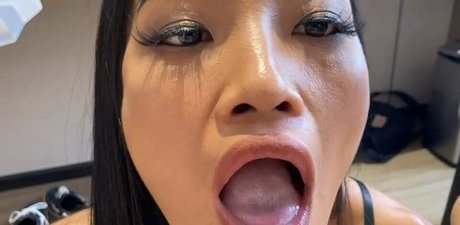 Foto di nudo di fuga di OnlyFans di Far Thai