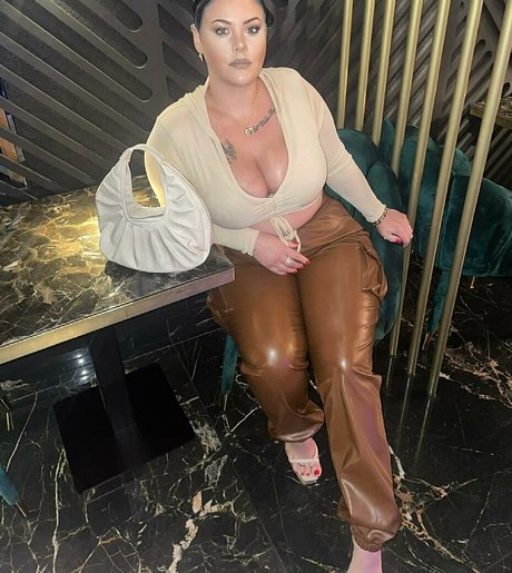 Foto di nudo di fuga di OnlyFans di Peaches