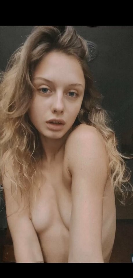 Amelie Lou