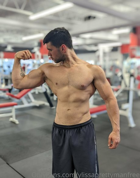 Foto di nudo di fuga di OnlyFans di Ylissaprettymanfree