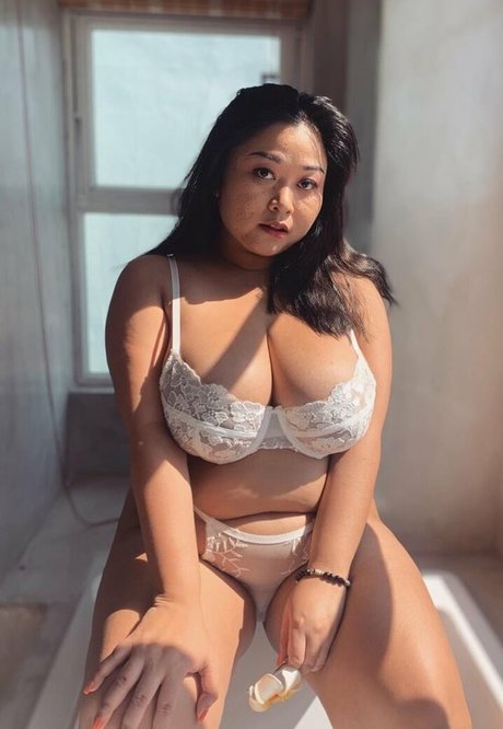 Foto di nudo di fuga di OnlyFans di Tananya1992