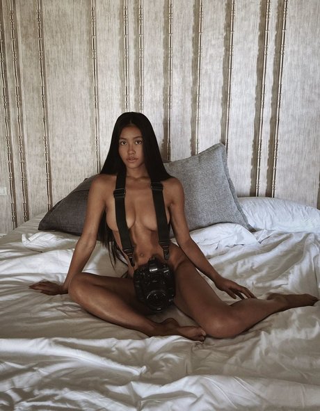 Foto di nudo di fuga di OnlyFans di Elainethi