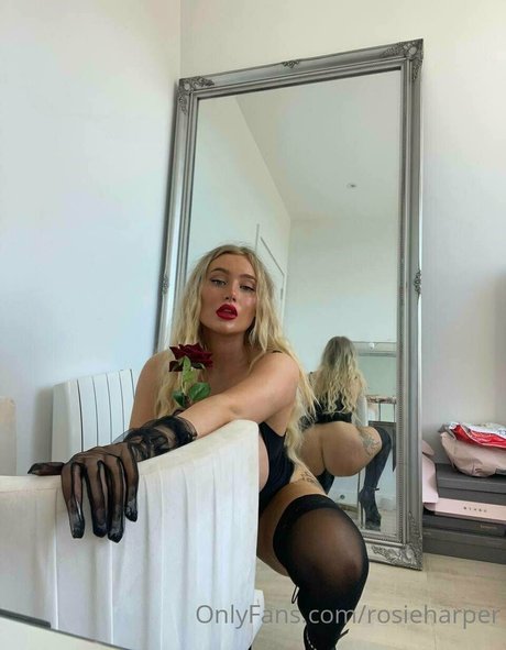 Foto di nudo di fuga di OnlyFans di Rosieharper