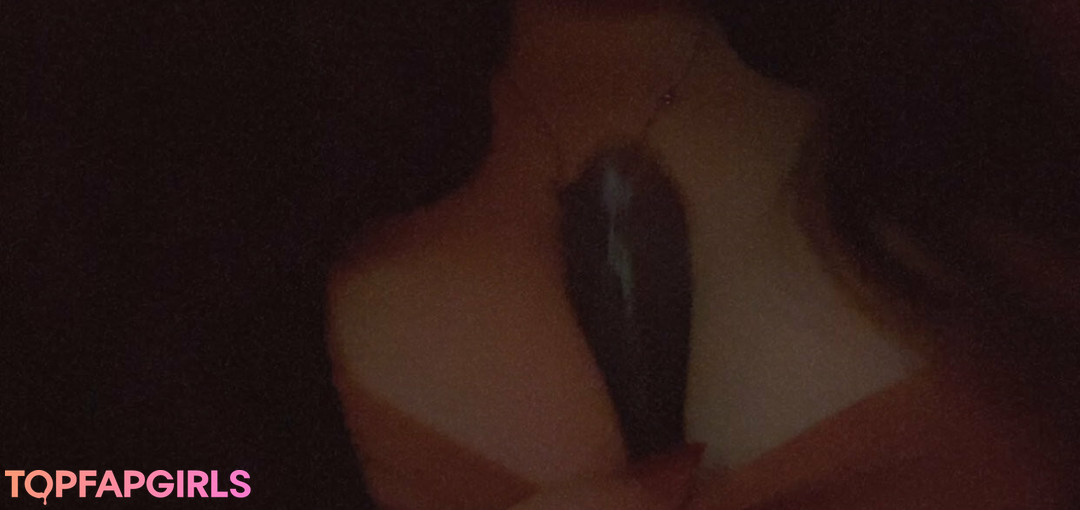 Foto di nudo di fuga di OnlyFans di Yourfavbustybrat #1 Foto di nudo di fuga di OnlyFans di Yourfavbustybrat #1