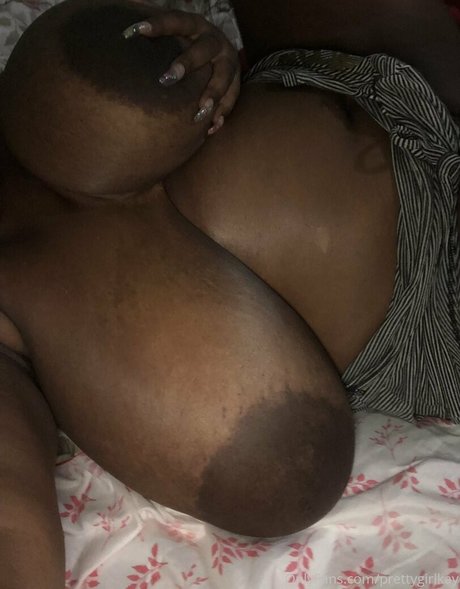 Foto di nudo di fuga di OnlyFans di Famousstarkmarie