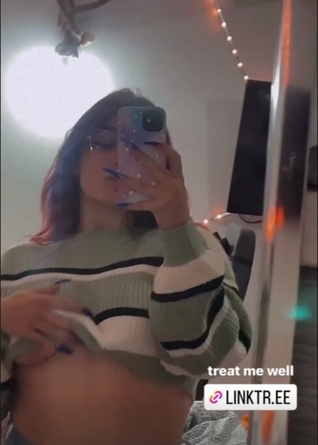 Foto di nudo di fuga di OnlyFans di Oknessy