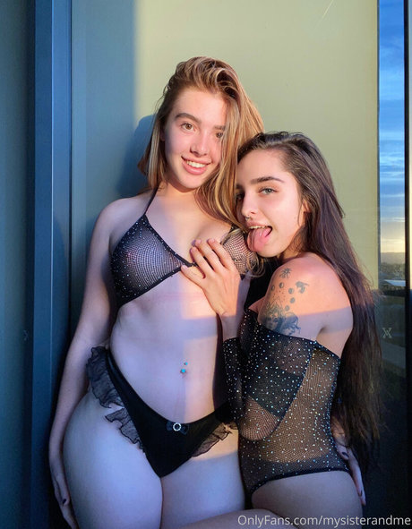 Foto di nudo di fuga di OnlyFans di Mysisterandme