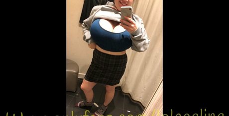 Foto di nudo di fuga di OnlyFans di Lolaceline