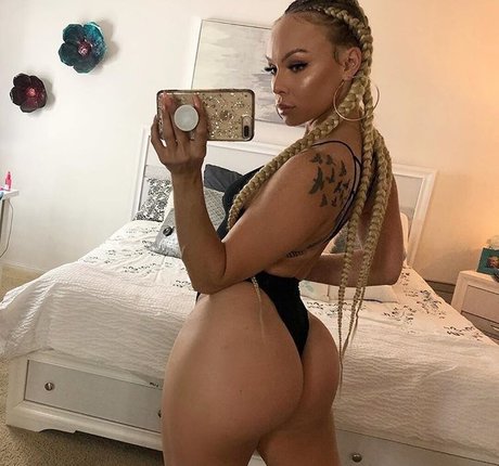 Foto di nudo di fuga di OnlyFans di Krissy Mechelle