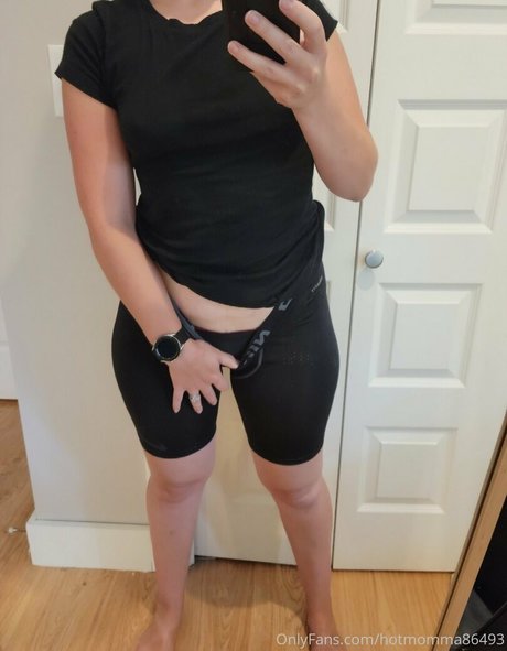 Foto di nudo di fuga di OnlyFans di Hotmomma86493