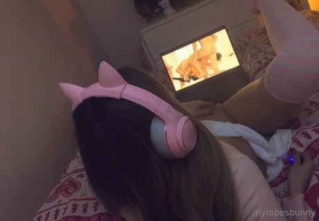 Foto di nudo di fuga di OnlyFans di Myropesbunny