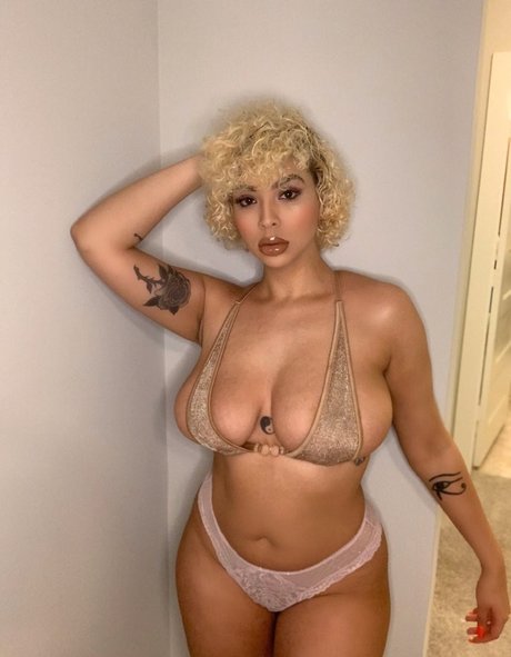 Foto di nudo di fuga di OnlyFans di Annamariesarai