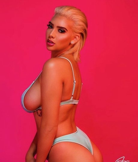 Foto di nudo di fuga di OnlyFans di Annamariesarai