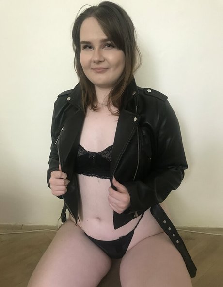 Foto di nudo di fuga di OnlyFans di Naughtychubbynixiesin